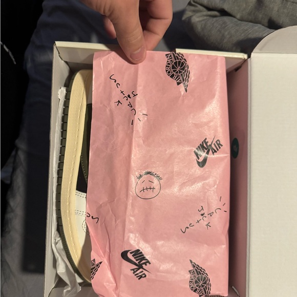 Jordan 1 Low OG SP Travis Scott’s - Picture 2 of 5